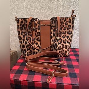 Michael kors cheetah print purse with removable straps to wear as crossbody